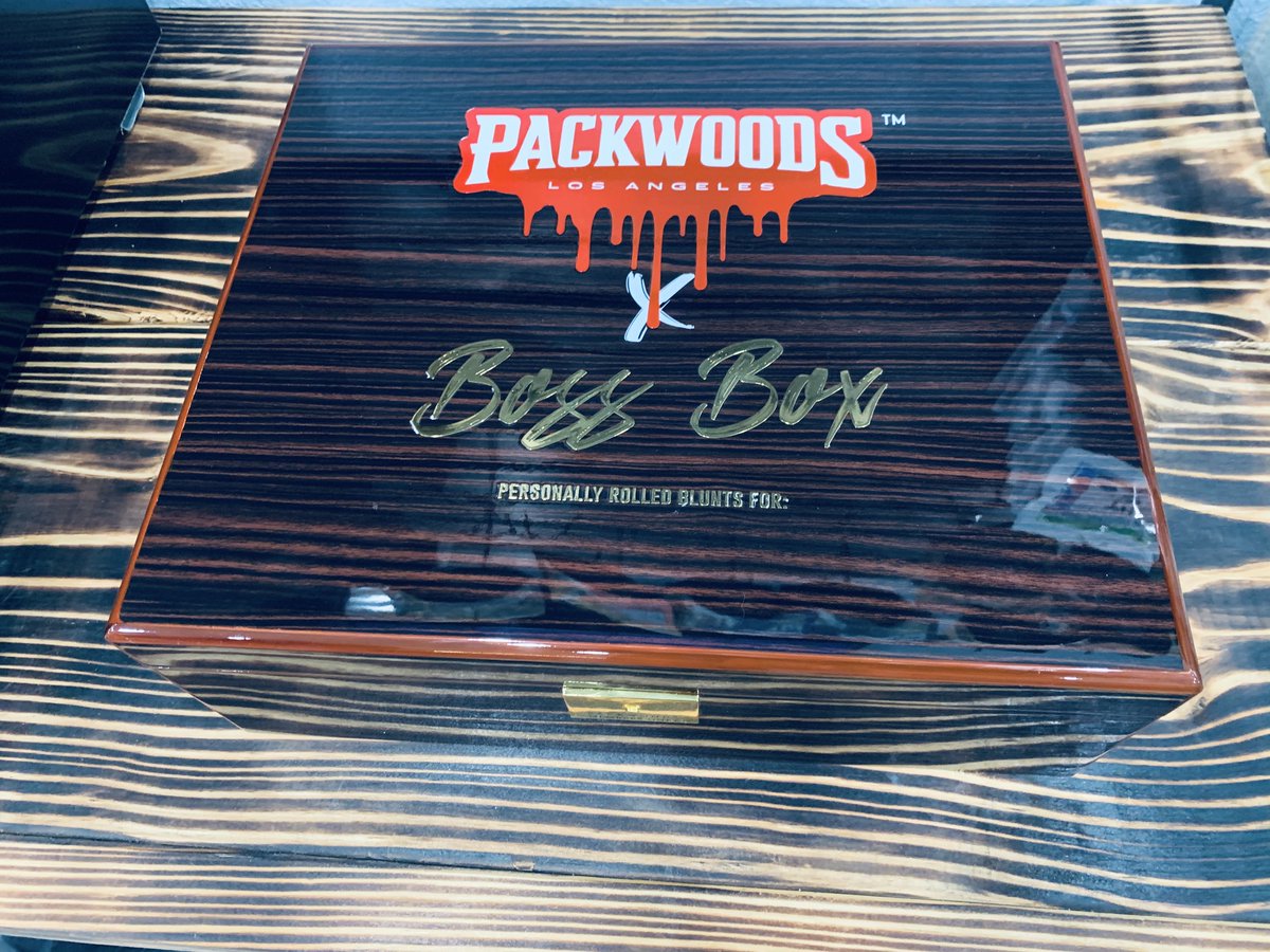 SallisawNH's tweet photo. Come in &amp; ask about your chance to win this Packwoods Boss Box!

@Packwoods_LA 

"Medicate the Natural Way"

If you ever miss 4:20, just wait til 4:22 because 4:22 is 4:20 TOO!💨

@TenKillerNH 
@RolandNaturalH https://t.co/e1mOd7NSAV