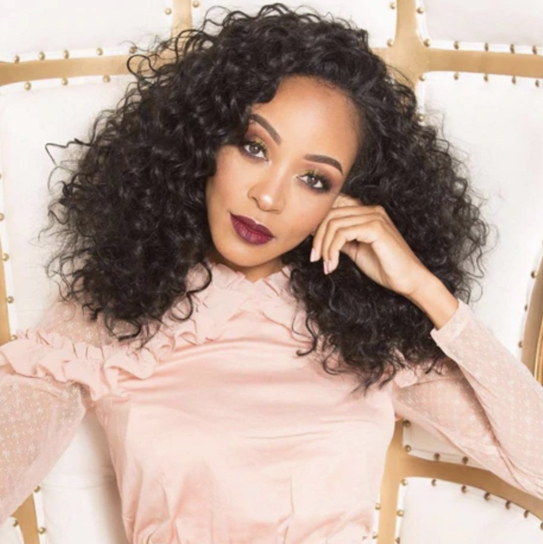 If you’re not shopping with these Black-owned beauty brands then what are you doing? Don’t know where to start? We got you! From <a href="/TheLipBar/">TLB</a> to @beautybakerie, here are 5 beauty brands for you to slay with ✨💋 

mefeater.com/shop-black-own…