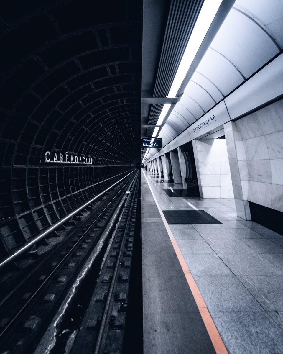 Two worlds 🚇

#streetphotography #urbanphotography #photography #photooftheday #subway