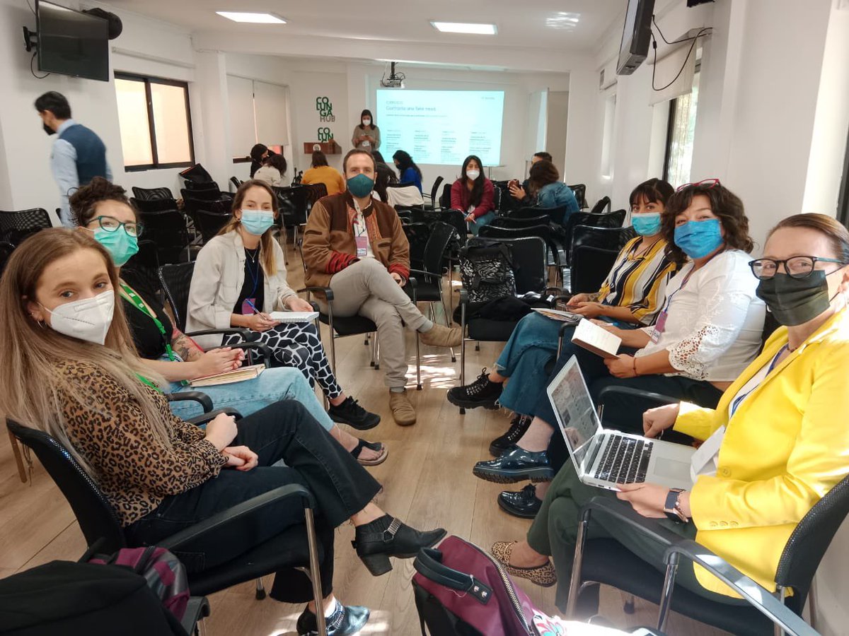 fundcolunga's tweet photo. 🤓Seguimos en el taller de Comunicaciones #Conductual, una jornada práctica para las organizaciones de #ColungaHUB, gracias a una alianza con @FundacionAVINA.
💚Nos alegra ser un espacio de encuentro y aprendizaje para la sociedad civil.
Más información👉🏼https://t.co/v7He53554H https://t.co/eGbpPvZxcS