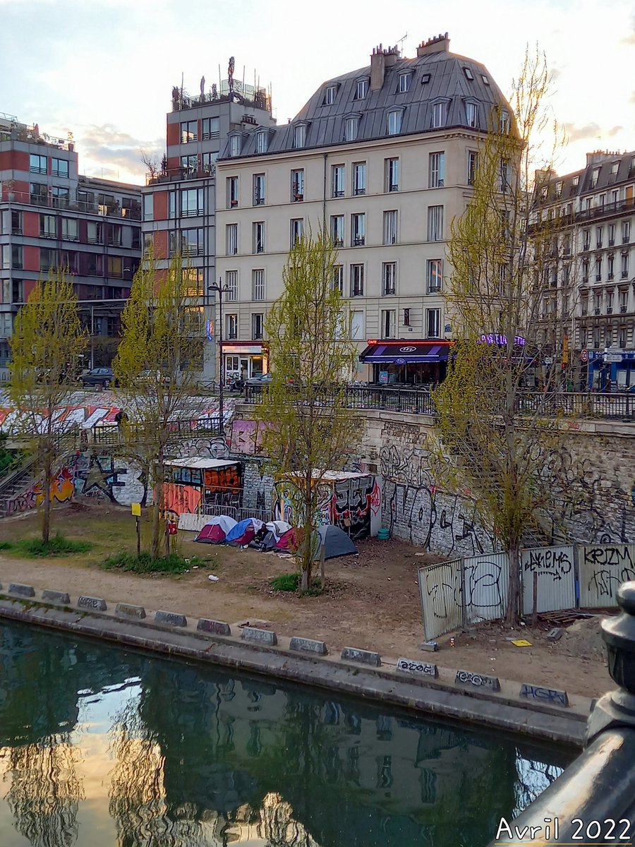 Avril 🔎 🌷🦆🌿🐦 #CanalSaintMartin ♡ #paris10 ♡ les #tags , ⛺ , #sdf #saccageparis