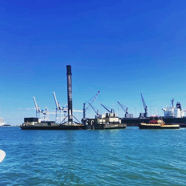 RustysInThePort's tweet photo. Ashley coming through with some great pics of the SpaceX booster return this morning... at Rusty's at the Port!!👍😎🌫🛰🚀🌠 #openingshift #boostersback #congrats #SpaceX #spacecoast #portlife #portcanaveral #rustysseafood https://t.co/6CLY6gLi5U