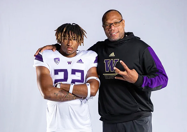 DaveKeefer's tweet photo. LB Jordan Whitney (@TritonsFootball) breaks down recent visit:
Click>> https://t.co/zUbdL8IrOZ
We previously recapped Jordan's visit to AZ. He also had an eventful visit to Washington to check out the Huskies.
@JordanWhitney23 @mikemoon42 @TheMarcusAlford @_monster63 @OxnardUnion https://t.co/RtVX00qYfu