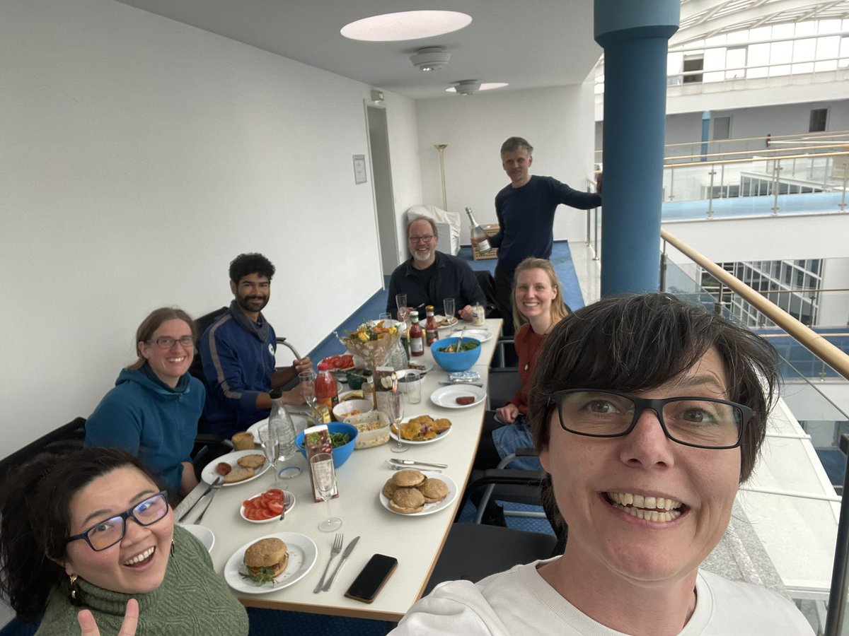 #HappyBirthday ! Burger Party (indoor) für den <a href="/RiSyM_IGB/">RiSyM stays home</a> Chef  und Chef der Herzen….