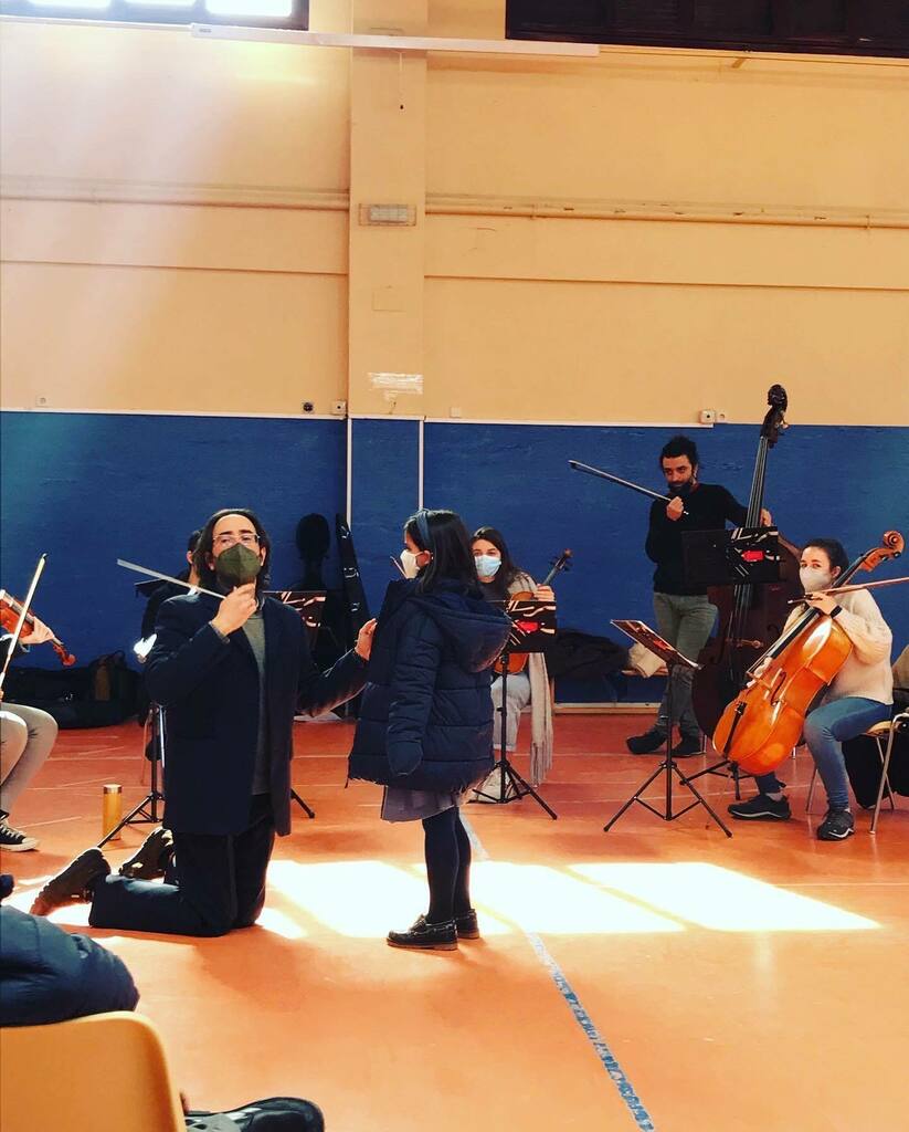 Colegio_DH's tweet photo. ¡Orquesta en el cole!🎻
Aquí tenéis una pequeña muestra del concierto del que hemos disfrutado 😊hoy los alumnos de primaria.
Adaptado a diferente edades, un mañana muy chuli.🔝
#somosDH #familiaDH #colegiodoroteohernandez
#orquestaenelcole https://t.co/cPhGxwV8Zh https://t.co/0xp0cLKYFB
