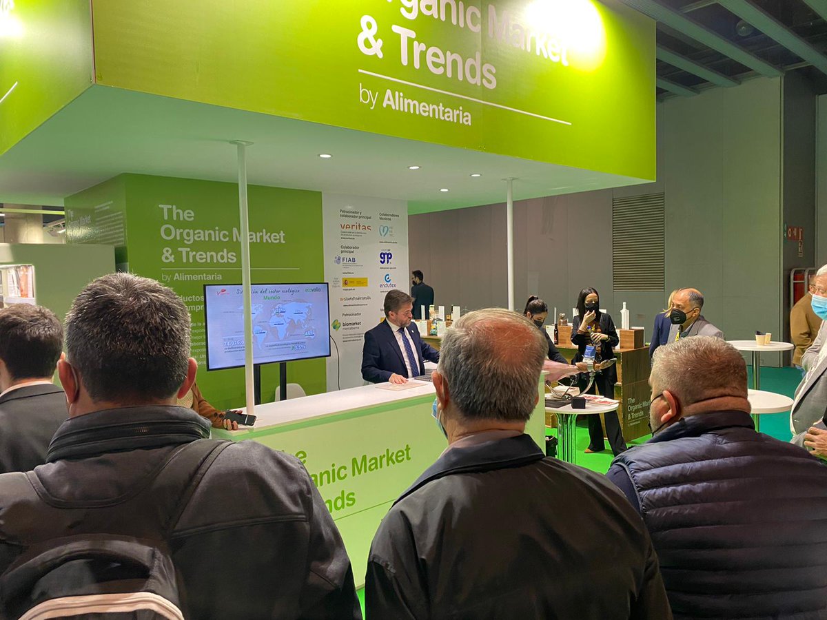 Ecovalia's tweet photo. El secretario general de @Ecovalia, Diego Granado, ha intervenido en el espacio The Organic Market &amp; Trends, organizado por @esFIAB en @AlimentariaBCN, donde ha hablado del panorama nacional e internacional de la producción ecológica y las oportunidades que ofrece este sector. https://t.co/MbSpVwZwg7
