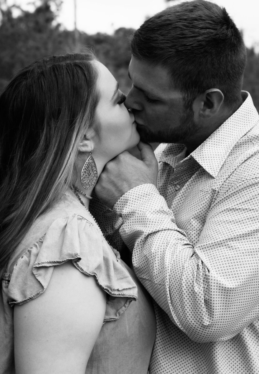 cherielewing99's tweet photo. Happy anniversary my love. I cannot wait to marry you❤️#1yeardownforevertogo #reelinginrogers https://t.co/9cpMu54xQX