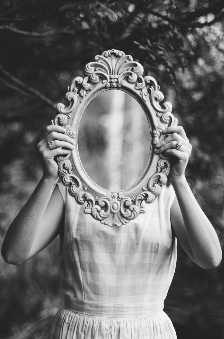 literlandweb1's tweet photo. "Es difícil encontrar la felicidad dentro de uno mismo, pero es imposible encontrarla en otro lugar".
Arthur Schopenhauer https://t.co/laHiPryUxE