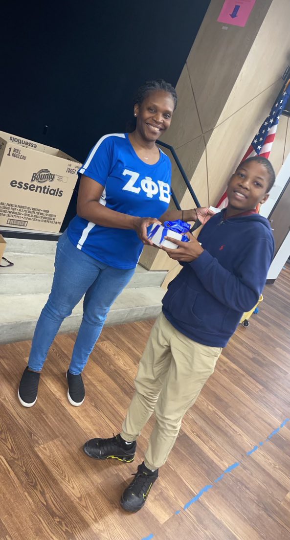 tampaheights305's tweet photo. This is how @tampaheights305 gets 5th grade ready for the #FSA. Science trivia review with District Science Coach, Ms. Sturrup. Winners received #SEL themed boxes provided by Nu Upsilon Zeta. We are ready to ROCK the FSA! @SDHCMagnet @TransformHCPS @TransformHCPS https://t.co/ehIEmNKVfO