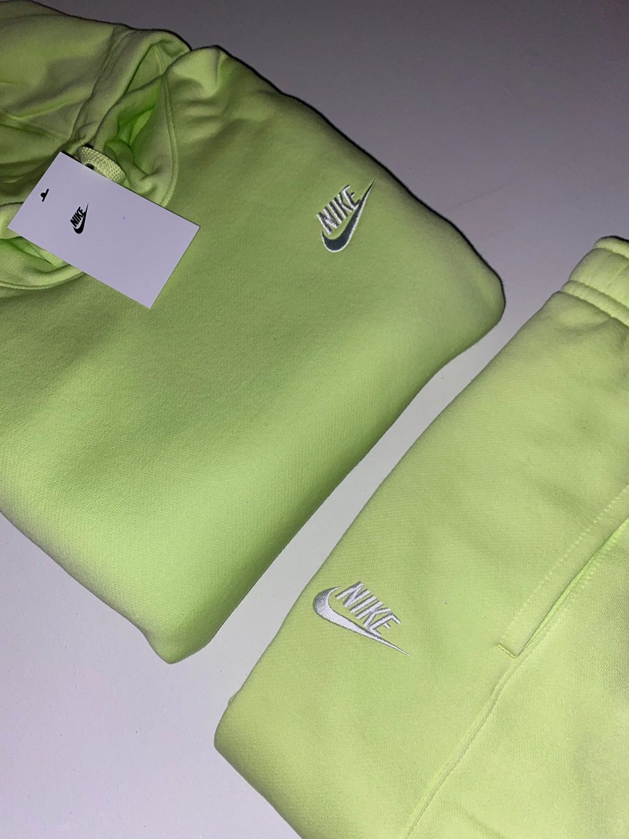 hypevintfr's tweet photo. Nike 💚 https://t.co/60PO7lgXrb