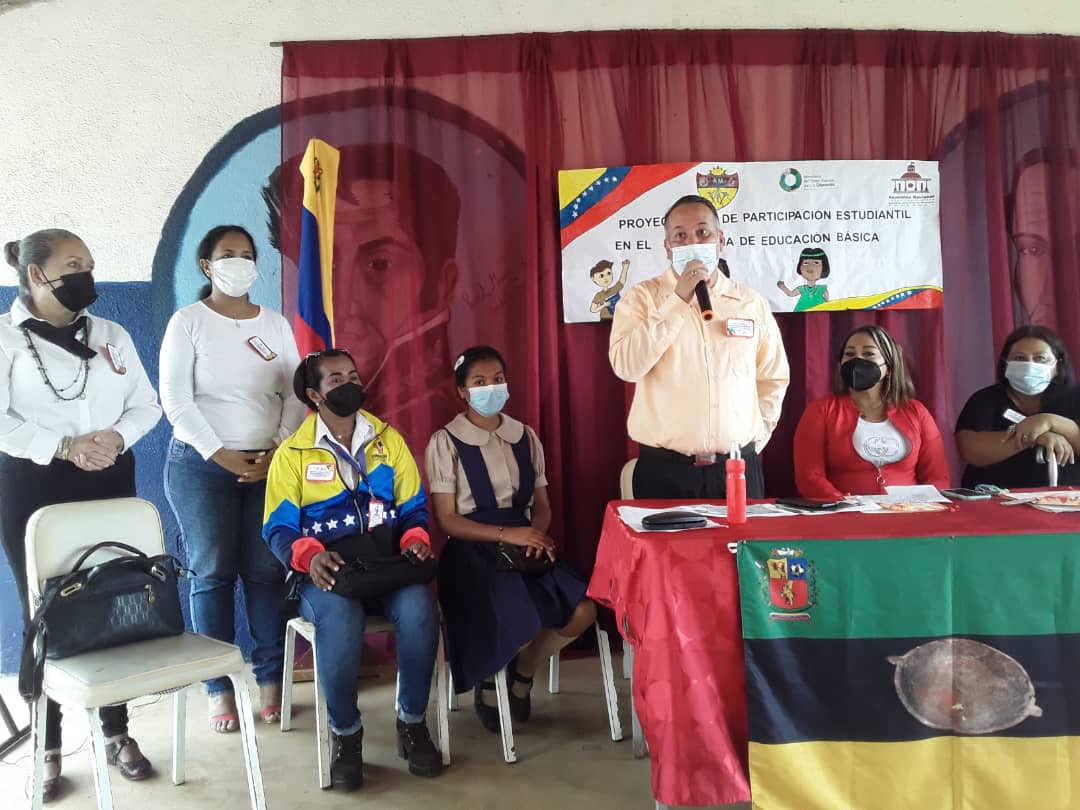 Desde el municipio El Callao, en la sede UEN José Manuel Agosto Méndez, se efectuó el lanzamiento del Proyecto Ley de Participación Estudiantil en el Subsistema de Educación Básica, promoviendo la participación protagónica de los estudiantes <a href="/NicolasMaduro/">Nicolás Maduro</a> <a href="/_LaAvanzadora/">Yelitze Santaella</a>