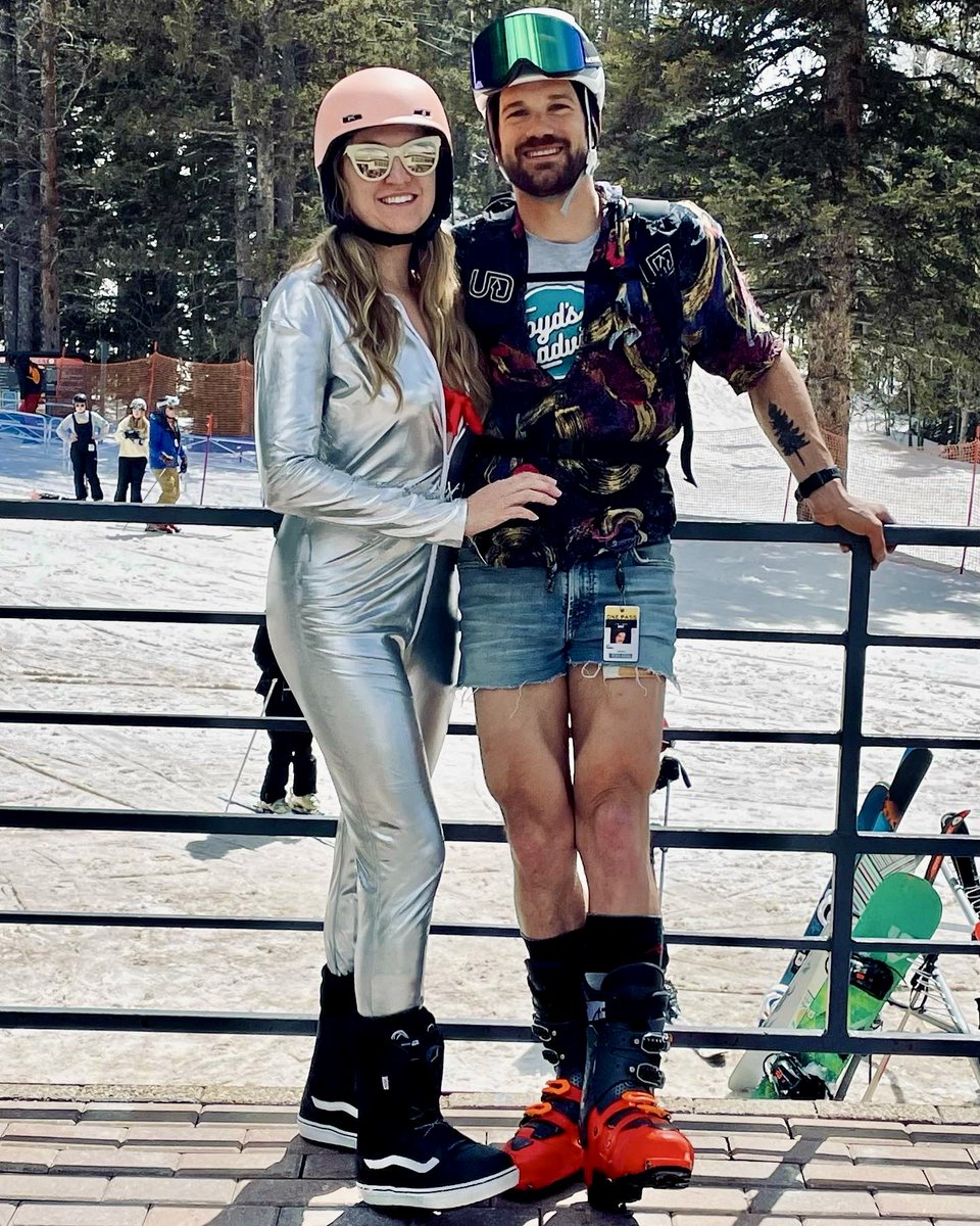 Anyone watch the Grammys last night? Neither did we, but we do have an award for Best Dressed this weekend and it goes to these two @evanly_father and @ojo.de.lz. Shoud we give them a prize?

#floydsofleadville