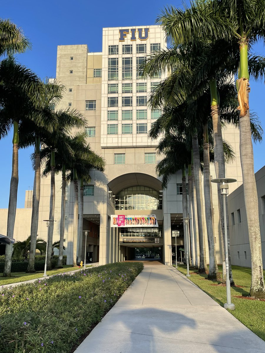 particlex's tweet photo. Started my new job today. As you can see I’m a building now. #new #fiu #library #job 📚 https://t.co/Ymn0ZQlWrx