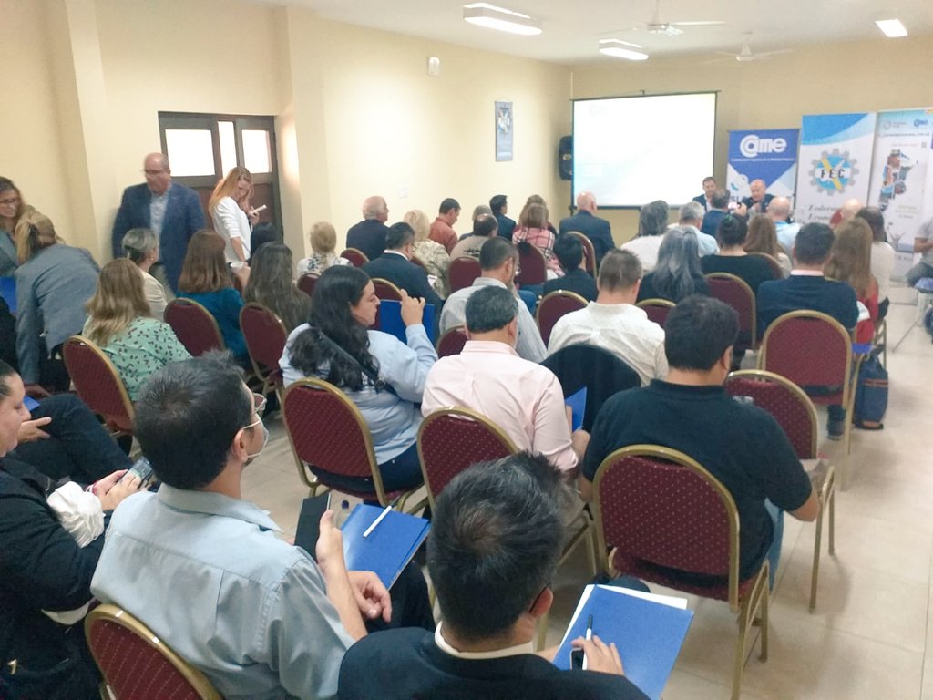 redcame's tweet photo. Ahora en la sede de la @FECtes se desarrolla la reunión federal de @CAMEturismo con la participación del ministro de Turismo de @CorrientesGob, Sebastián Slobayen.
#CAMEenCorrientes
#AgendaFederalPyme 🇦🇷 https://t.co/aAozBwByvw