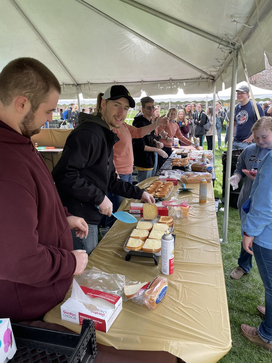PurdueAgDean's tweet photo. The line was long for grilled cheese and milk provided by our @PurdueDairyClub members as part of Milk Monday for @PurdueAgWeek. https://t.co/O8hdVUhUjV