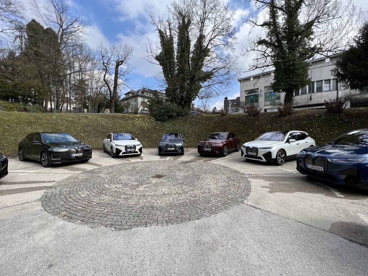 dominiklada's tweet photo. Testujemy najnowsze @BMW_Polska #iX #iX3 #iX4 https://t.co/jM7vGUD8f2