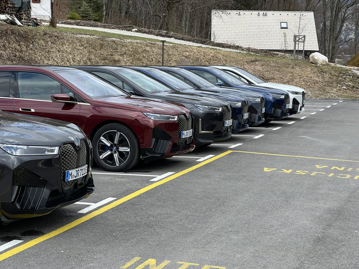 dominiklada's tweet photo. Testujemy najnowsze @BMW_Polska #iX #iX3 #iX4 https://t.co/jM7vGUD8f2