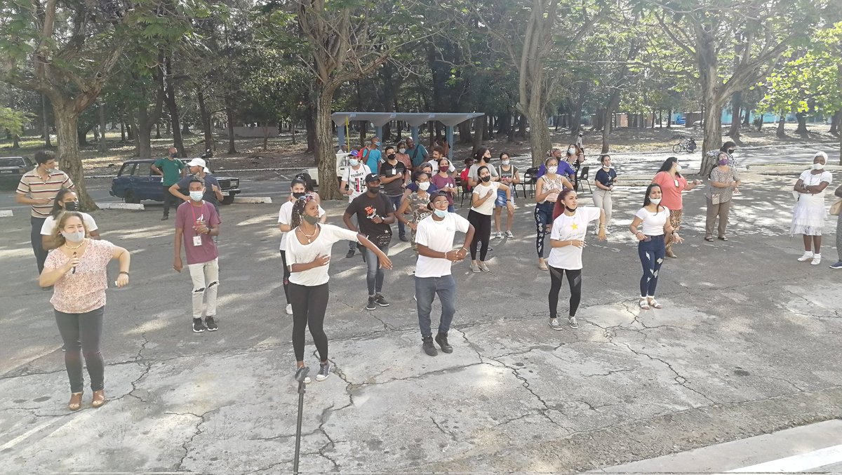 Los niños y jóvenes están de fiesta por el 60 aniversario de la UJC y el 61 de la OPJM. Una mañana de casino y dominó en el #Varona lo certificó.
#60UJC  #61OPJM 
#VamosConTodo
#VaronaPorLaExcelencia