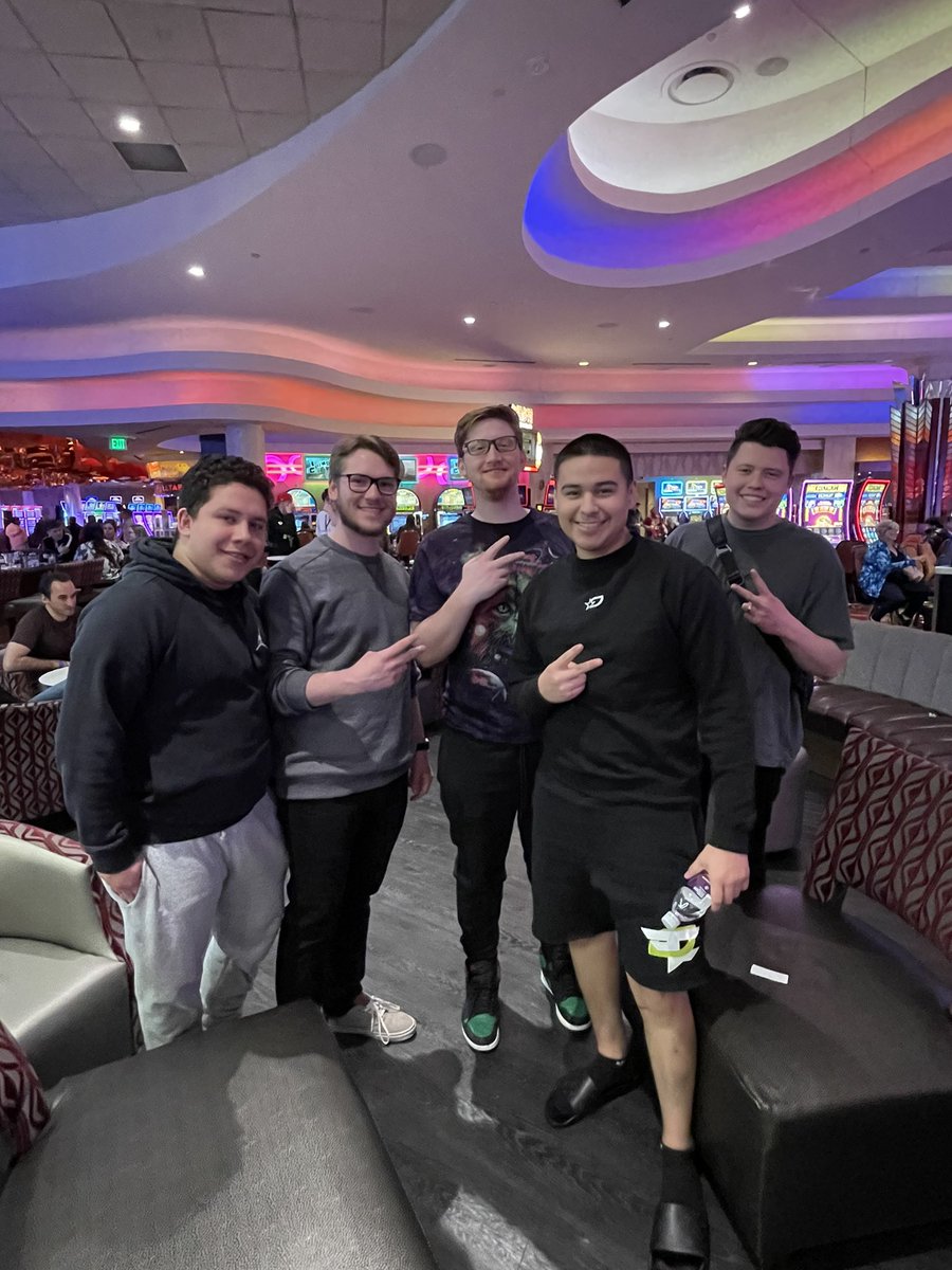 AlecJRock's tweet photo. So sick meeting these absolute GOATs last night @scump @Shotzzy 🥶 

Been watching Scump fry the scene since I was like 13 years old lol Appreciate y’all for taking the time out to grab a few pictures with us 🙏🏼
@jaredkluin @DamianGiraldo9 https://t.co/ldQyTmSI2y