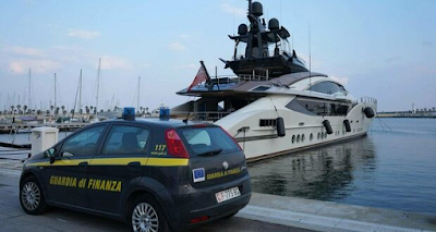viaggrego's tweet photo. #Oligarchi #Russi, #Sigilli a #Ville e #Yacht, ma nessuno racconta il #capolavoro di #Draghi: lo #Stato #Italiano #Paga al posto loro qualunque #Spesa necessaria! https://t.co/dEt9a8dlKR https://t.co/IoIiLqzrKo