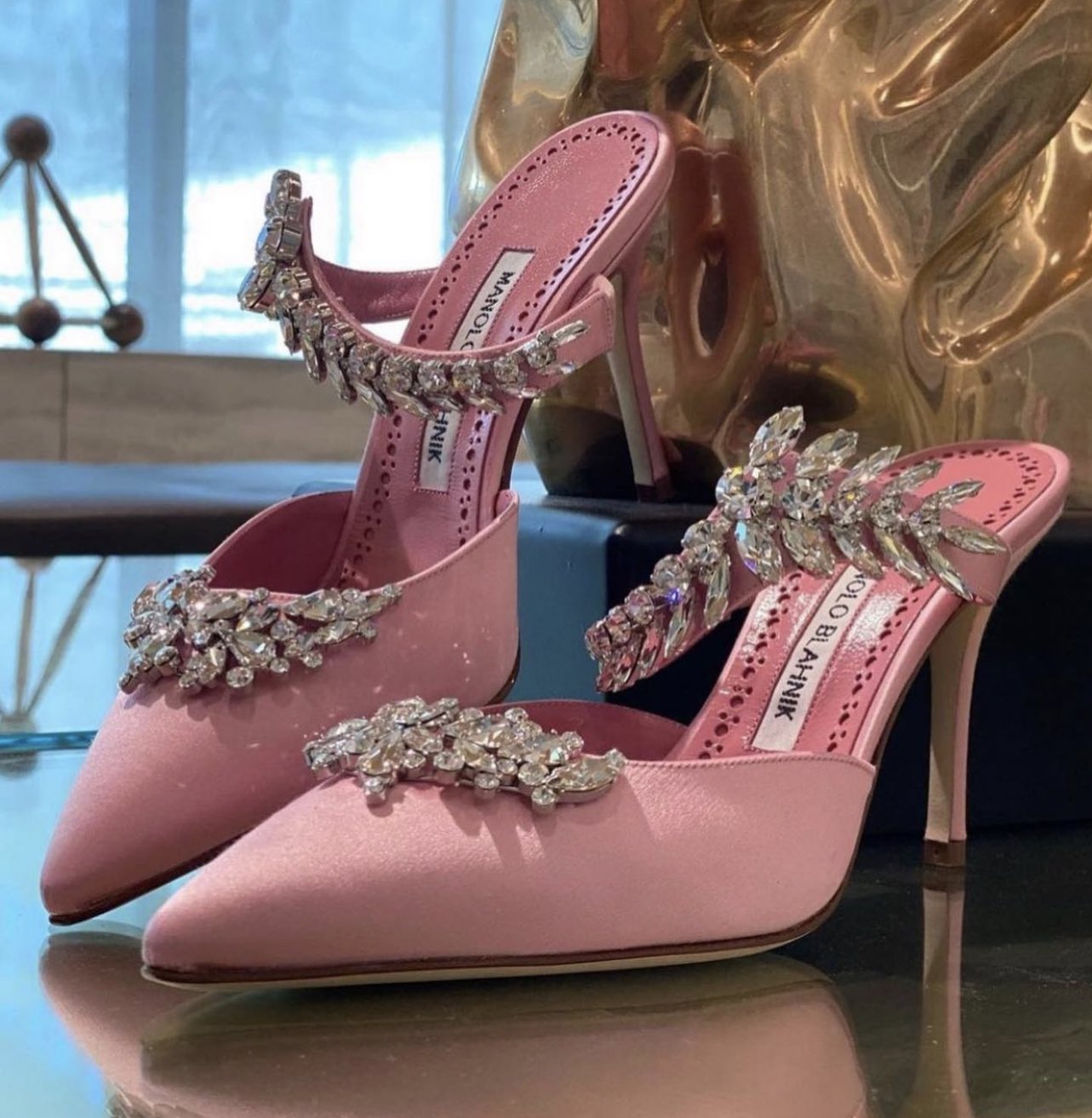 Manolo blahnik online pink heels