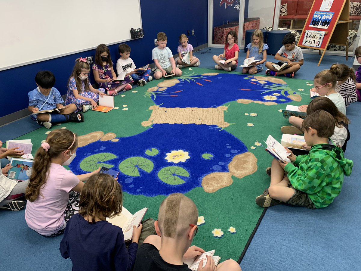 BESbooklady's tweet photo. Exploring chapter book options with our 1st gr. @BESTexans playing ‘Musical Chapter Books’. #BESlib #lovebooks https://t.co/0rd1J1ow8s