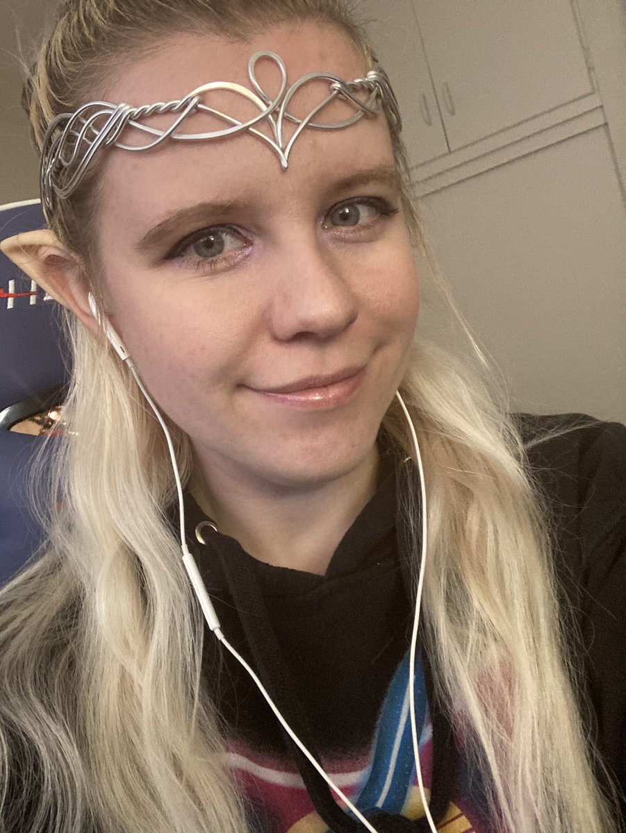 FULL TIME CONTENT CREATOR ALERT! LETS GET THIS GOOD BREAD!!! Witcher and chill, get over here and gimme a hug ❤️ twitch.tv/queen_perwethi…