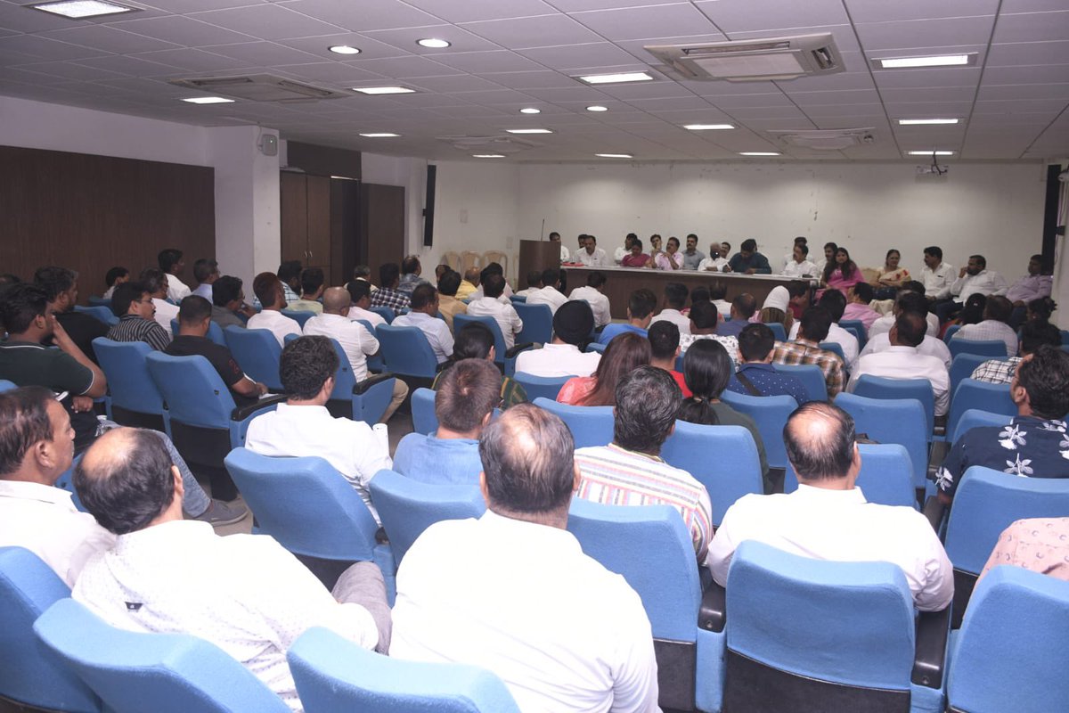 sanjaynirupam's tweet photo. North West Mumbai district Congress committee meeting took place today in Oshiwara to expedite digital membership drive.
#DigitalMembershipDrive
#Congress https://t.co/OJkuwHJ7q4