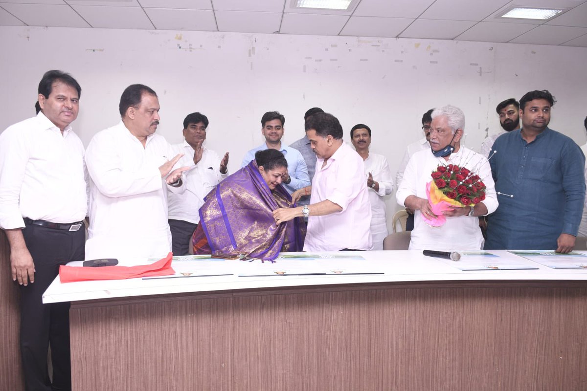 sanjaynirupam's tweet photo. North West Mumbai district Congress committee meeting took place today in Oshiwara to expedite digital membership drive.
#DigitalMembershipDrive
#Congress https://t.co/OJkuwHJ7q4