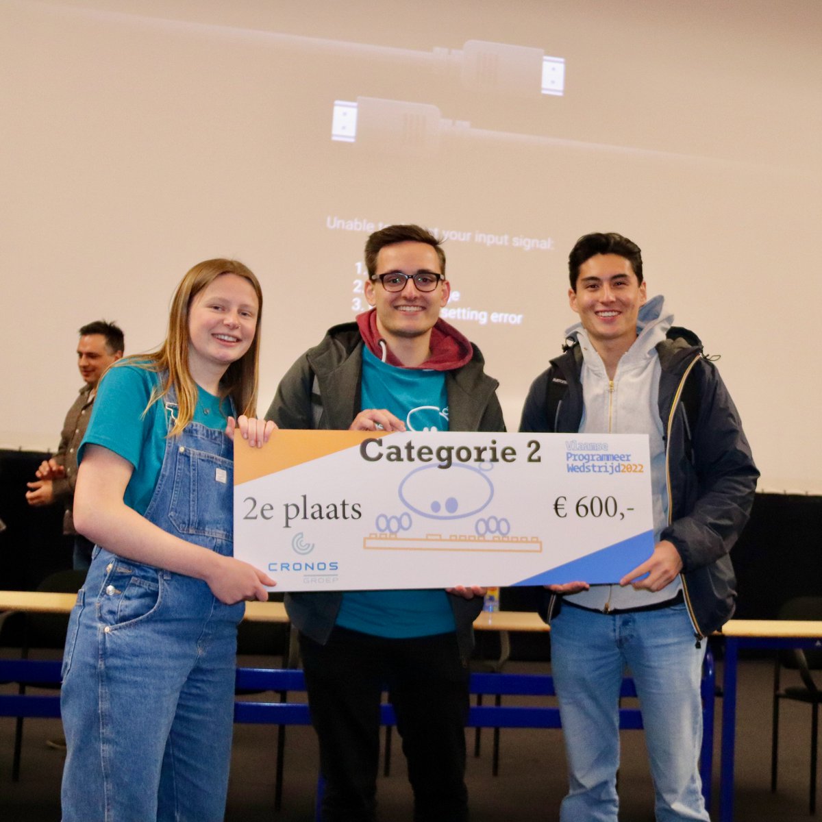 Onze studenten winnen eerste én tweede prijs op Vlaamse Programmeerwedstrijd. Proficiat Cristina, Astrid, Fergal, Maaike, Jochen en Laurens. #TI #UCLL #VPW