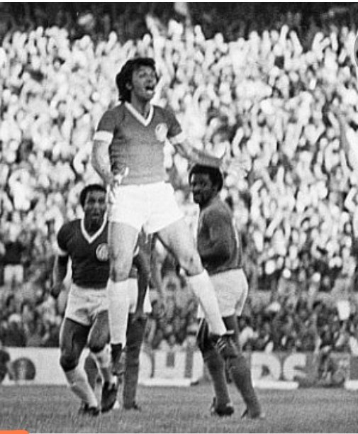 Parabenizar à família colorada pelo aniversário de nosso Inter , e agradecer o carinho recíproco que a torcida  sempre me demostrou, com orgulho  espero ter contribuído com meu grãozinho de areia à história rica de uma instituição maravilhosa <a href="/SCInternacional/">Sport Club Internacional</a>