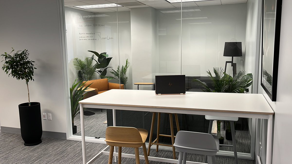 UruguaySF's tweet photo. Aquellos uruguayos que vengan de viaje de trabajo a San Francisco pueden aprovechar las oficinas de @CGSanFrancisco para hacer base y trabajar desde acá. Si venís a San Francisco, ¡avisanos! https://t.co/C5vLHx9P7M