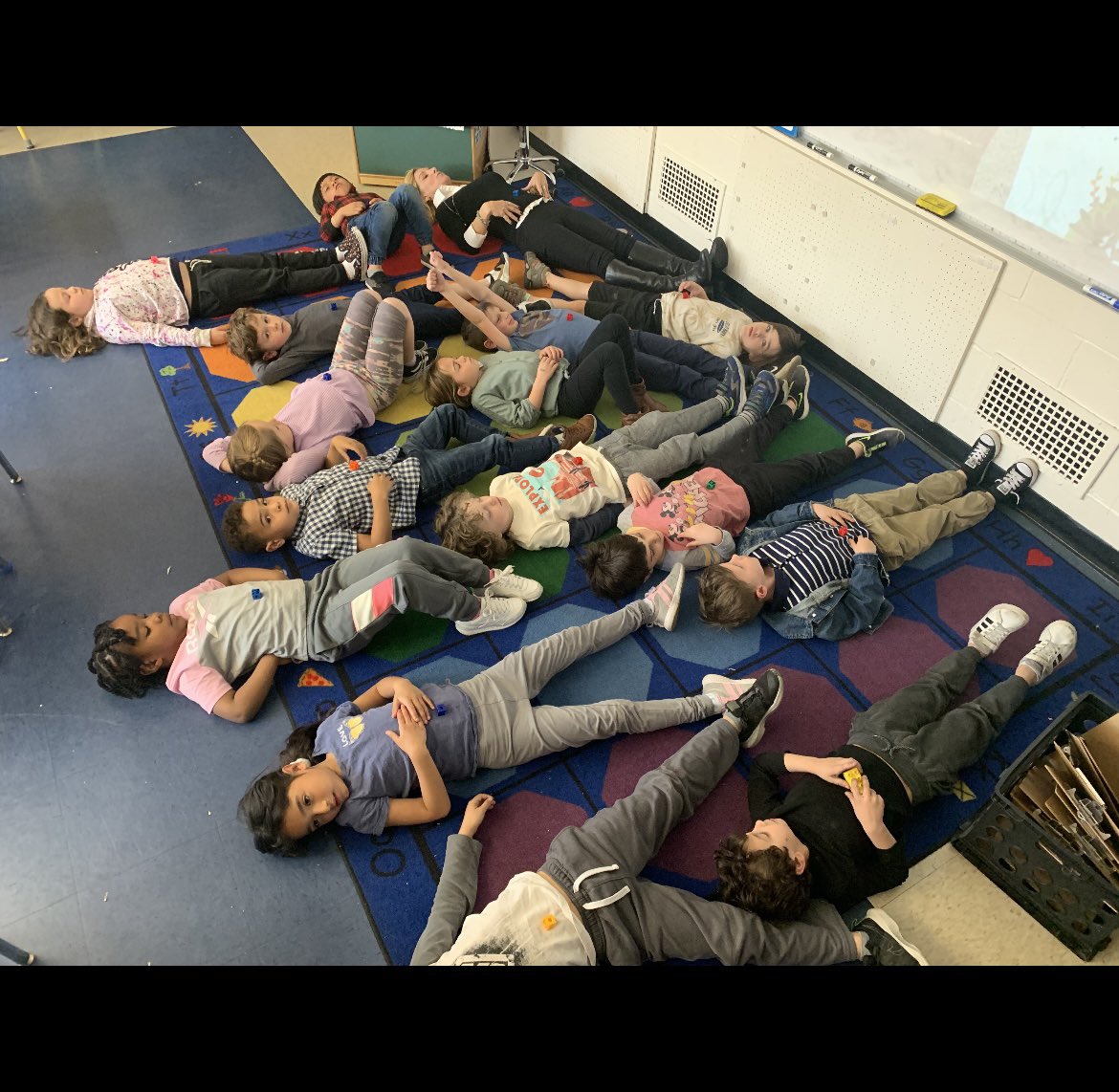 TContiG3's tweet photo. Brilliant Ballloon Breathing with Team Leahy/Soares!😮💨#spartanlegacy #peacein #peaceout #OTESpride #SEL #StrongEmpoweredLeaders @MrsLeahy_OTES @MrsSoaresOTES @MLopusznick @OTES_Counselor @OTSpartanLegacy https://t.co/NOWecPlXKk