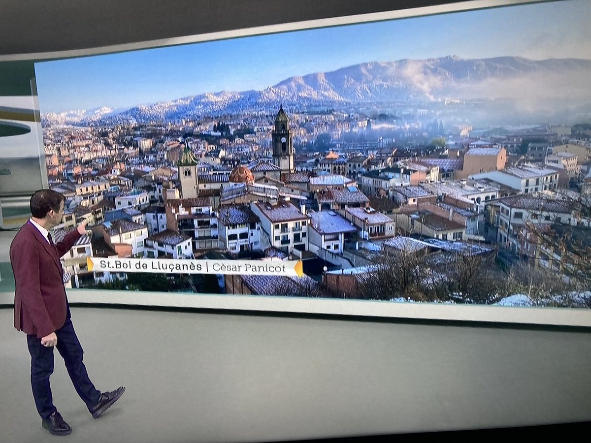 Emili_Jane_Tor's tweet photo. Els serveis meteorològics de TV3 en plena empanada. Sant Boi per Torelló, com un ou i una castanya. #nevada #eltemps #osona #torelló https://t.co/x65AJ4IPi9
