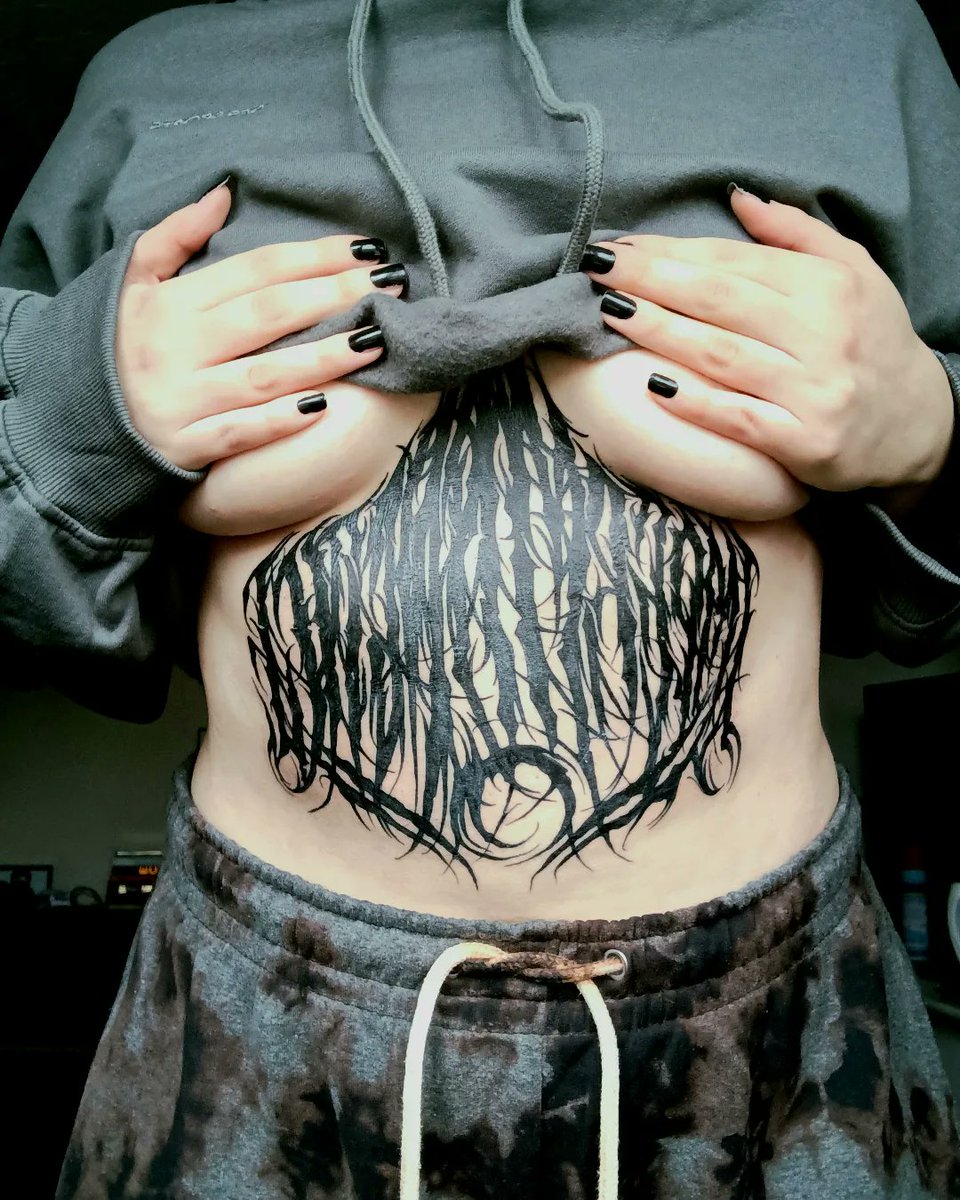 jleelinnitt's tweet photo. finalllyyyy 😭 worst pain so far for sure, but I am so fucking happy 🖤🖤🖤 script says 'impermanence', my fav @Architectsuk song
.
#blackworktattoo #scripttattoo #fttwte #forthosethatwishtoexist https://t.co/TkNz3mAIew