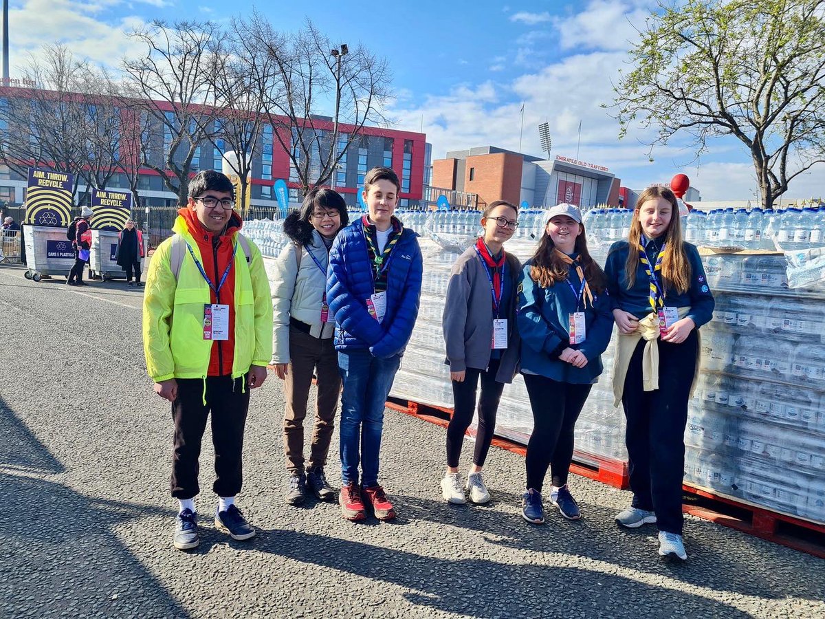 Unit53_25thWSJ's tweet photo. Unit 53 was in Manchester at the weekend helping
with the @manchestermarathon
Well done to all those that took part!
π―π°π·
#manchestermaraton
#DreamWild
#UK25WSJ
#DrawYourDream
#GMWScouts
#WSJUnit53 https://t.co/bcTykIqqnh