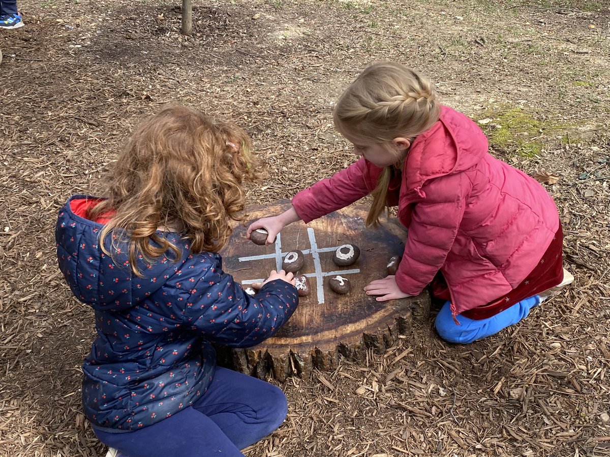 MrsBevanK8's tweet photo. Drop Everything and Read in our new Outdoor Classroom turned into a relaxed, fun time just hanging out with our friends, playing games. Thank you to our Eagle Scouts for a beautiful area! @mdhippos #teamfccps  #stressfreeweek https://t.co/bm71sp6eva