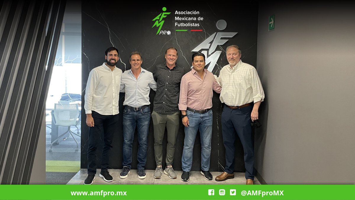 AMFproMX's tweet photo. “La comunicación, como siempre, será crucial, al igual que el establecimiento de estándares comunes y consistentes, independientemente de la liga o el club”.
La @MLSPA y #AMFproMX concluyeron reuniones para desarrollar proyectos de colaboración.
https://t.co/676ye8WDxM 📰 https://t.co/qADuxfV4Q6