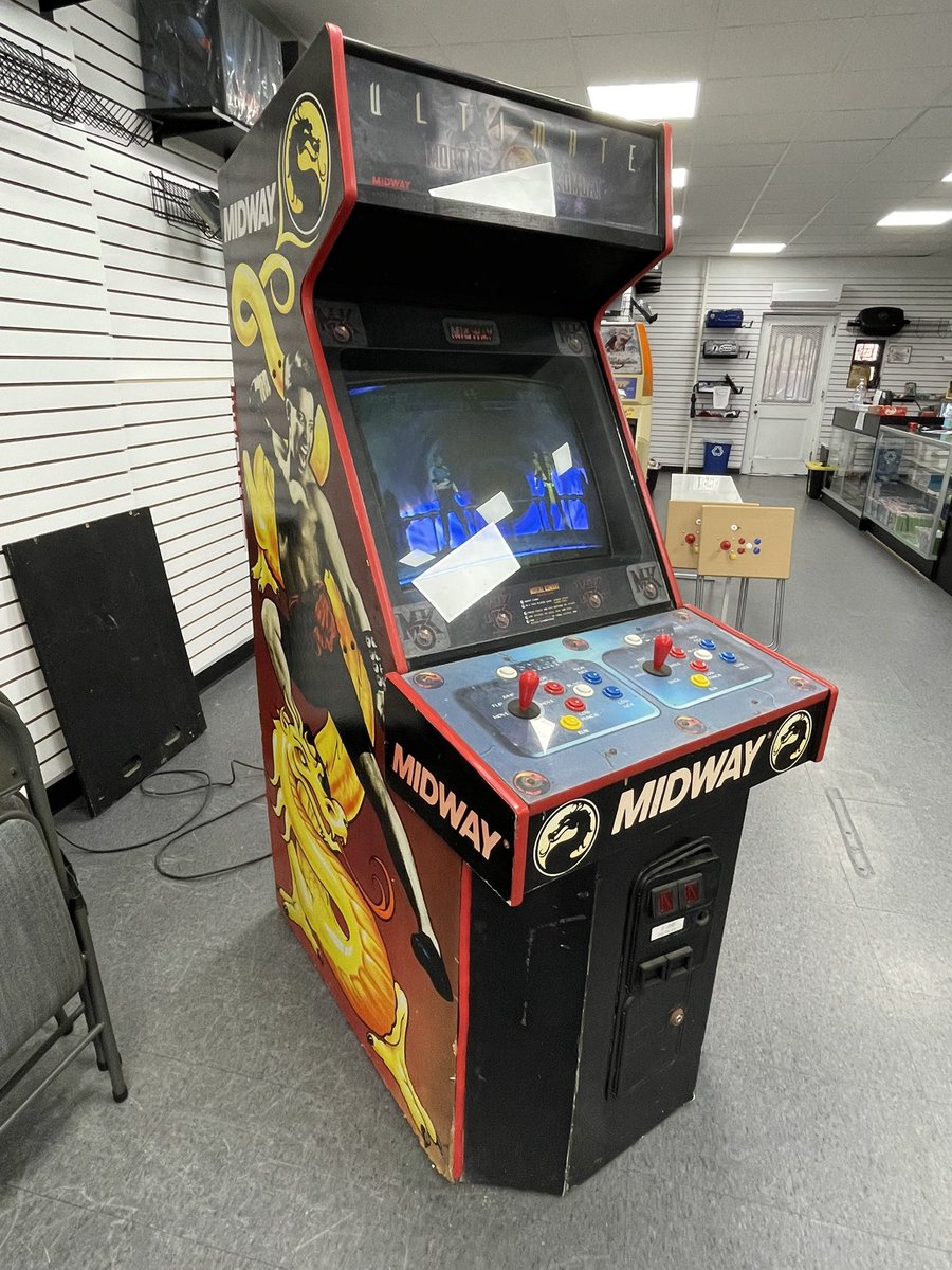 iFixRetro's tweet image. Ultimate Mortal Kombat 3 arcade machine got yo. It’s going to be at @ArcadeBrooklyn. Come check it out!