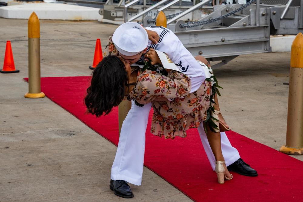 ⚓🌺 Aloha &amp; Welcome Home USS Missouri (SSN 780) 🌺⚓

 3.31.22 |  USS Missouri (SSN 780) returned to JBPHH from deployment in the 7th Fleet area of responsibility.

<a href="/USNavy/">U.S. Navy</a> <a href="/PacificSubs/">Pacific Submarines</a> <a href="/INDOPACOM/">U.S. Indo-Pacific Command</a> 
dvidshub.net/image/7121378/…

📷MC1 Michael B. Zingaro