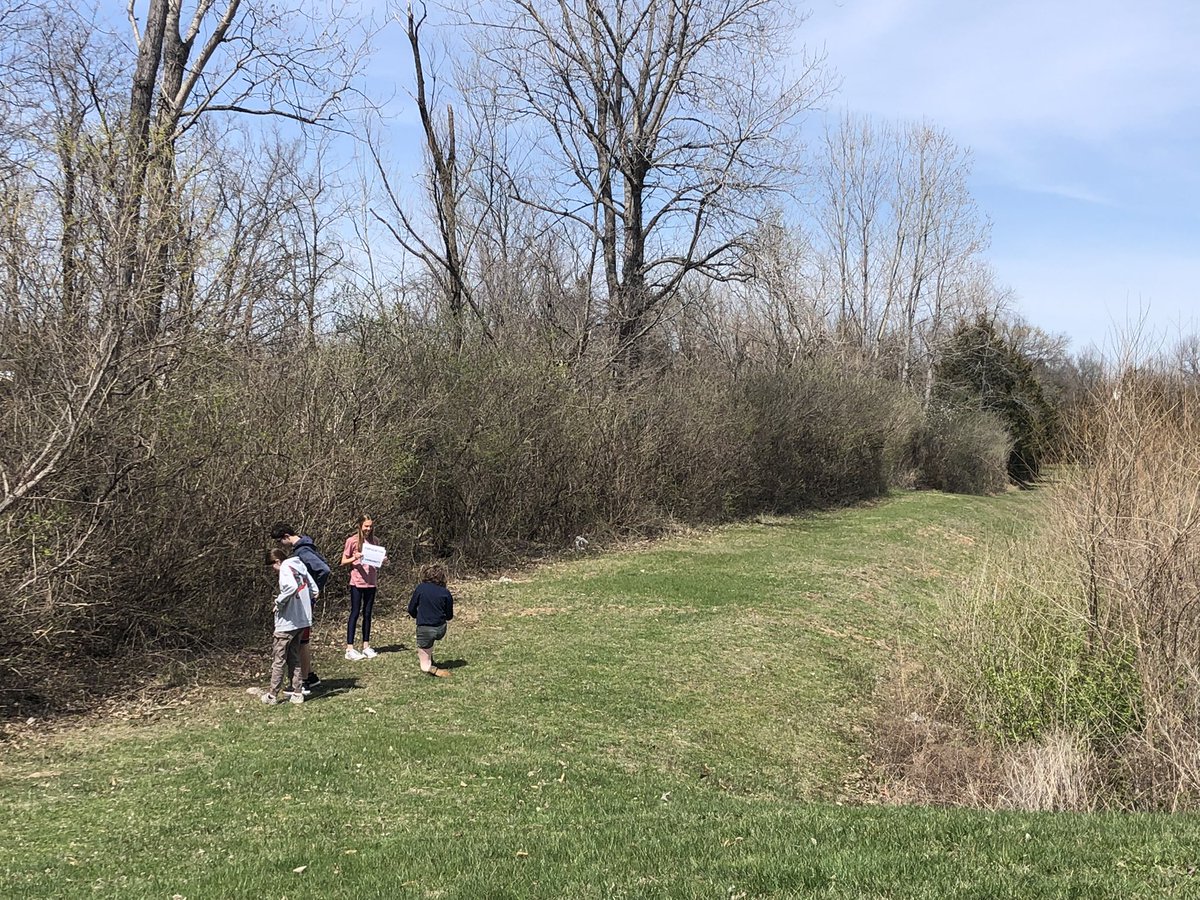 science_white's tweet photo. Exploring our campus to identify various components of an ecosystem. #FHSDLearns https://t.co/cYu04nifG4