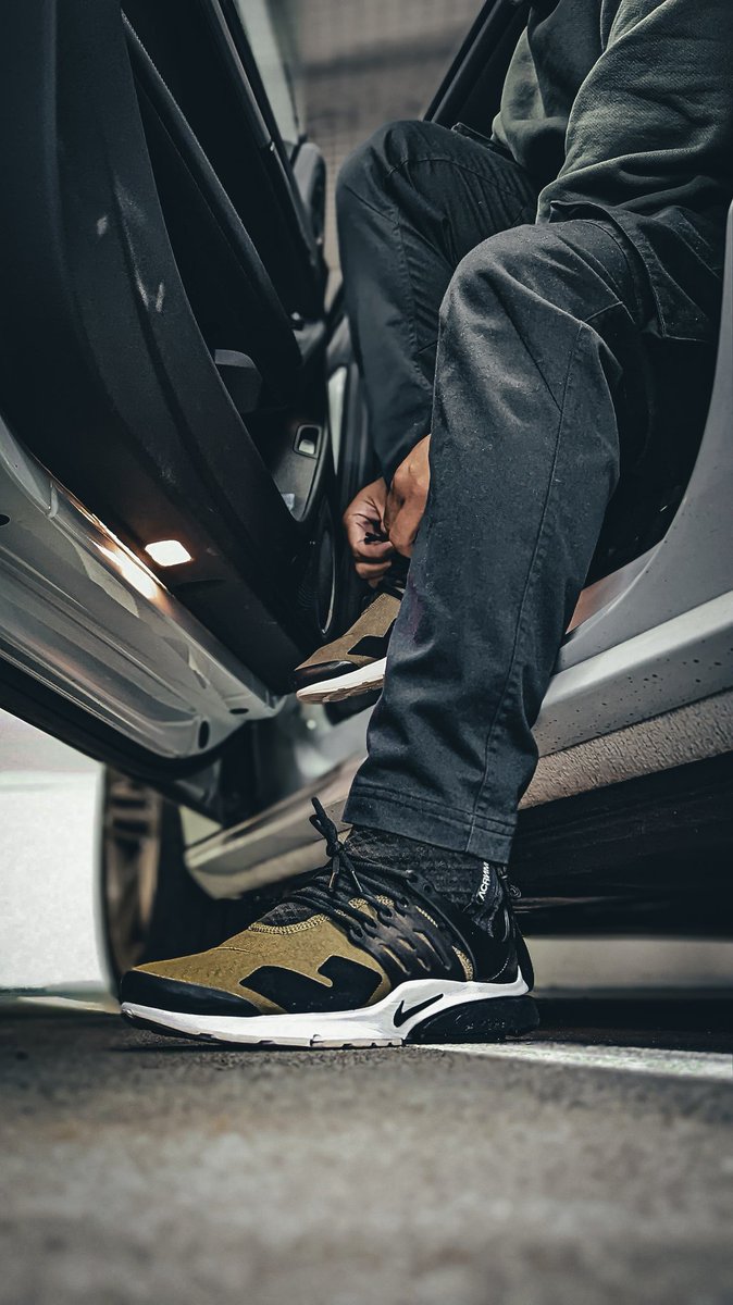 chrisdav1d's tweet photo. @vnds24 Nike x Acronym 💪 https://t.co/LsElFLmMty