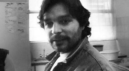 Hoy se cumplen 15 años sin Carlos Fuentealba, docente y militante que fue asesinado cobardemente por efectivos de la policía de Neuquén. Seguimos exigiendo juicio y castigo a los responsables. 

Carlos Fuentealba PRESENTE!