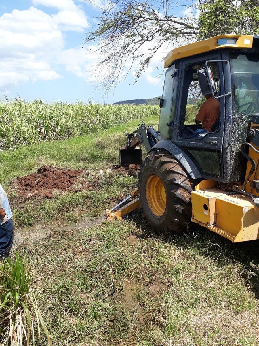 EAAVillaClara's tweet photo. La Brigada de mantenimiento🧑‍🔧🧑‍🔧💧 de la UEB Acueducto y alcantarillado #Remedios, de conjunto con operaciones, realizaron una ardua labor tras suprimir un total de 17 salideros de magnitudes considerables existentes en la conductora de #Zulueta #AhorrarAgua https://t.co/I4nkXqzELp