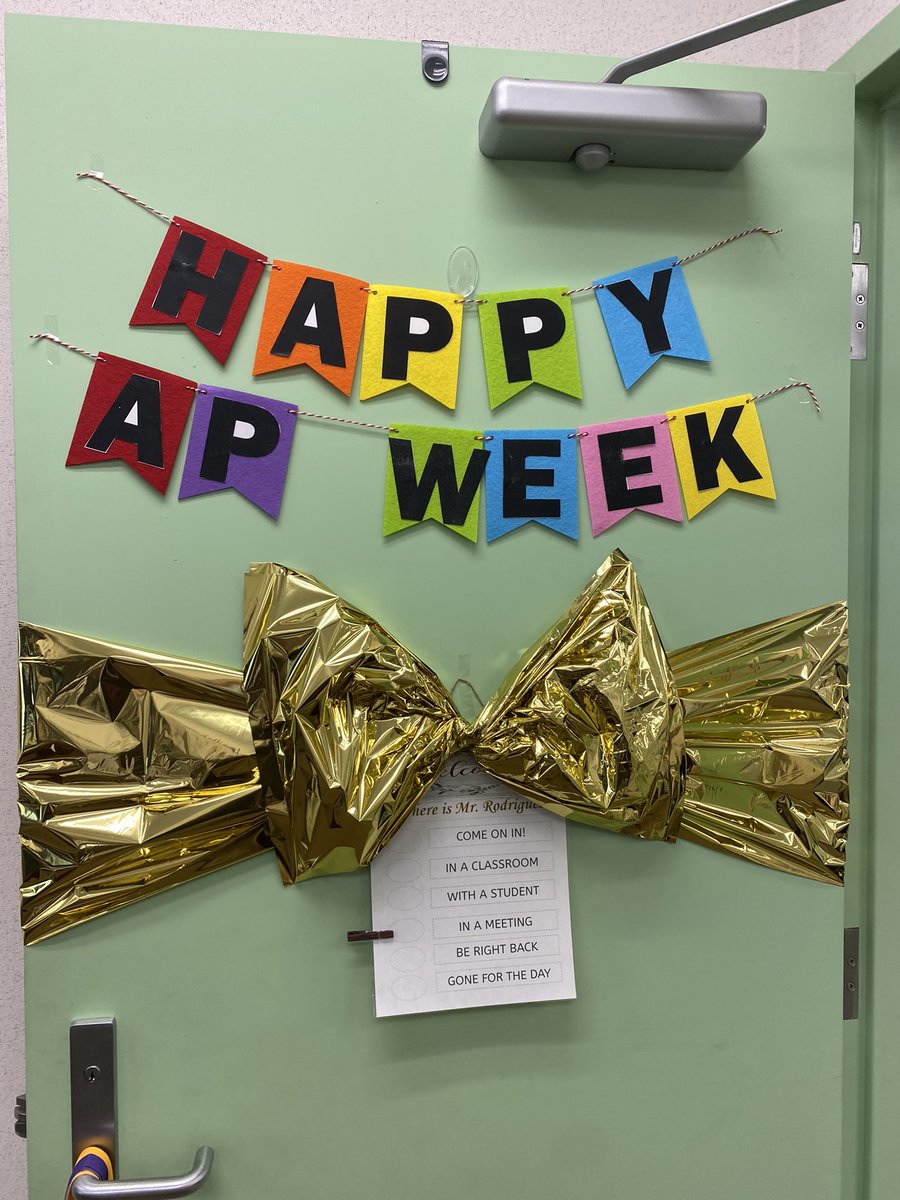 JoseJuanUrquizo's tweet photo. Gold โญ๏ธ Stars to our amazing Assistant Principal Mr. Rodrรญguez. We thank you for putting students first and your daily positive energy at @DrMLKJrAcademy. Assistant Principal Appreciation Week #MLKMONARCHPRIDE #alisalfuerte https://t.co/AJp0PvThCb