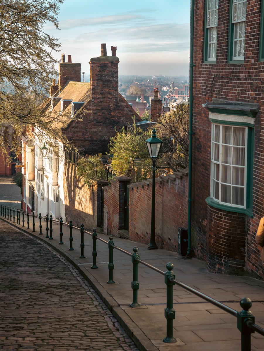 lincolninphoto's tweet photo. The view from Uphill Lincoln - just lovely #lovelincoln #visitlincoln #lincoln #landscape #morning #sunrise #goldenhour https://t.co/ySqhVIUTMl
