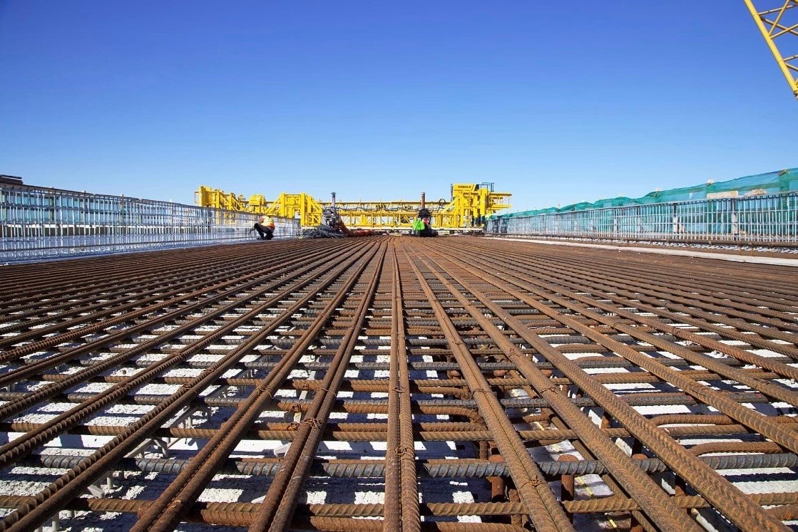 ArmaturesBoisFr's tweet photo. What beautiful smiles on this project site in Kingston, Ontario, where our men and women are busy pursuing the delivery goal of this 1.3 km long bridge over the Cataraqui River. 😀 🌉💪
#armatures_bois_francs #legendaryreliability #construction #bridge https://t.co/1A7H6KrXcU