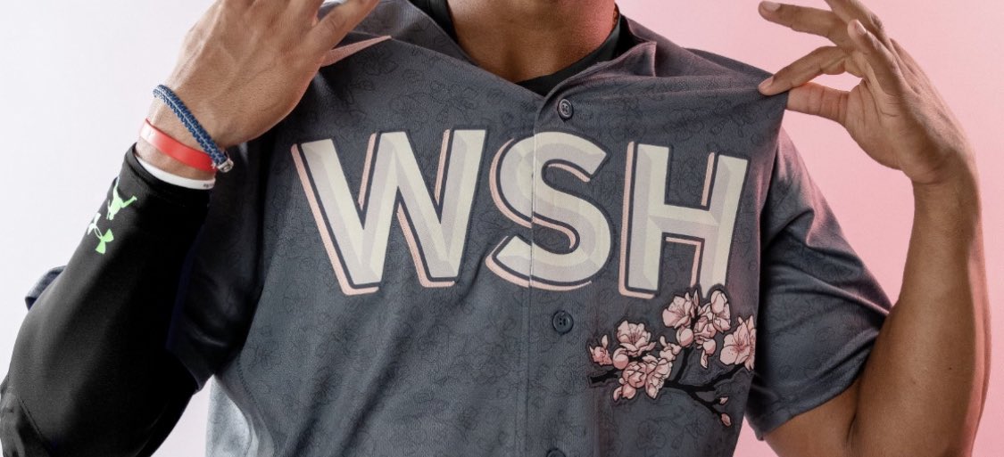 RT &amp; follow to WIN 2 (two) tickets to OPENING DAY at Nationals Park ⚾️🌸

1 𝗪𝗜𝗡𝗡𝗘𝗥 𝗼𝗳 𝟮 𝘁𝗶𝗰𝗸𝗲𝘁𝘀 𝗽𝗶𝗰𝗸𝗲𝗱 𝗧𝘂𝗲𝘀𝗱𝗮𝘆 𝟵𝗽𝗺 ET🔥

REPLY with a favorite photo from Nats Park to DOUBLE your chances 2️⃣✖️