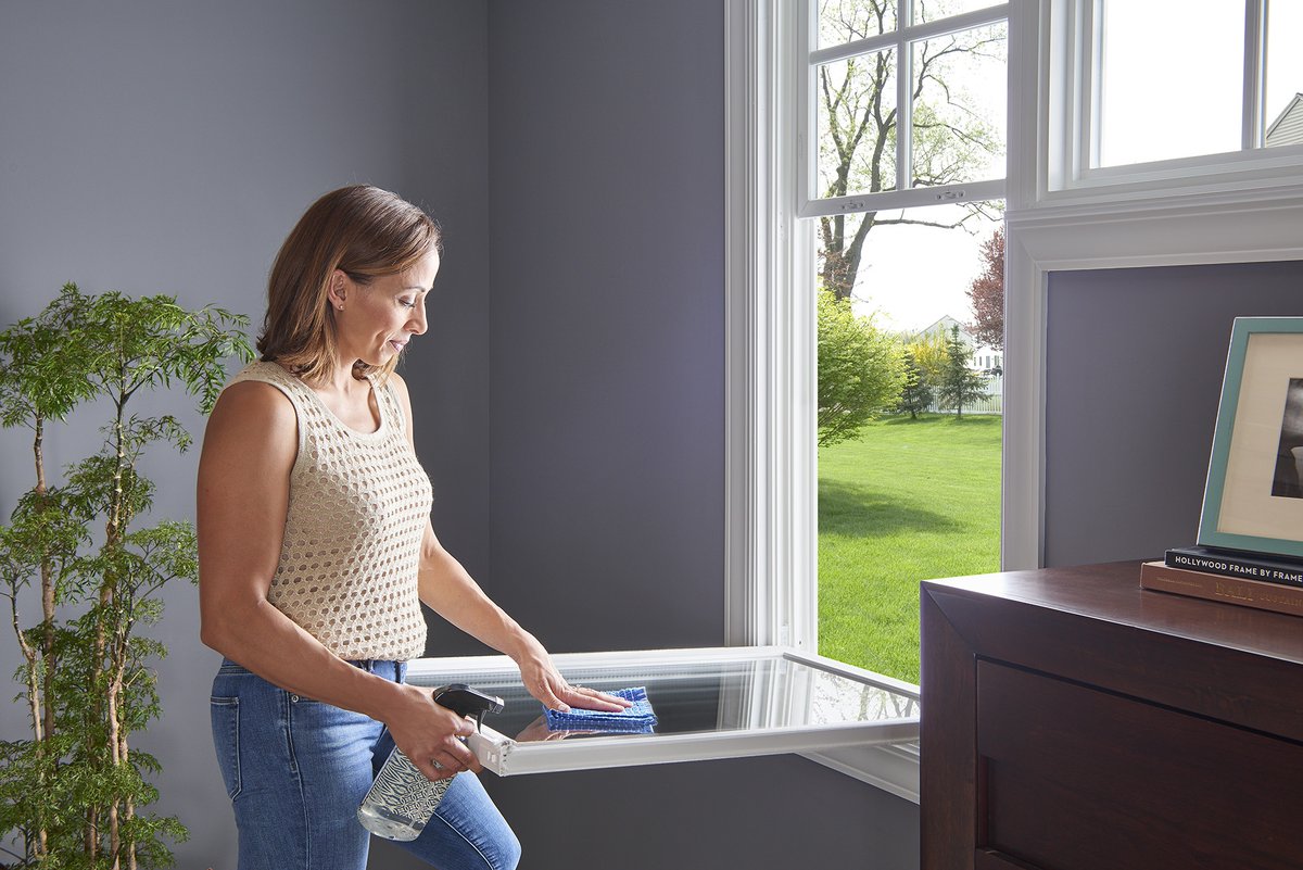 WindowWorld's tweet image. Clean those windows like a pro with our guide. 
➡️ ow.ly/fwgq50I71k6 #HowToCleanWindows #SpringCleaning