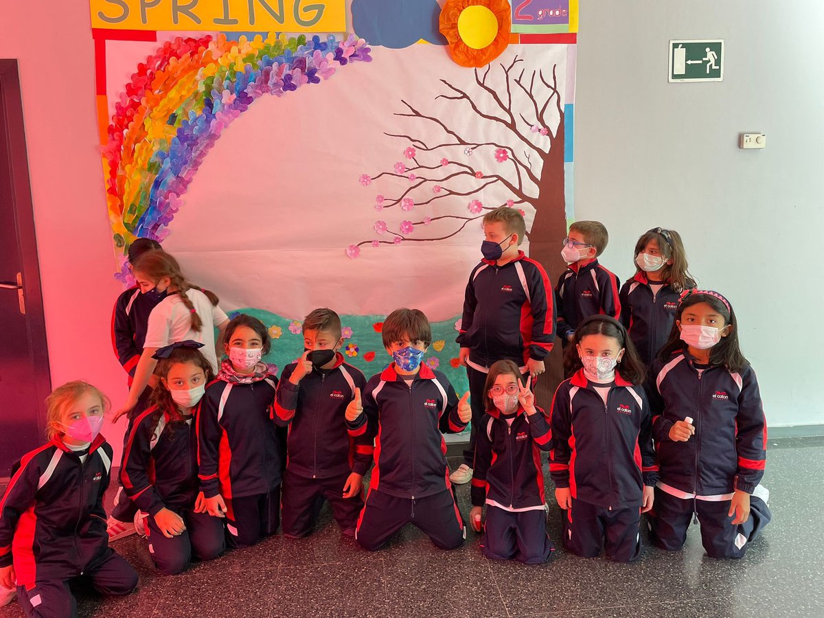 ColegioelCaton's tweet photo. Los alumnos de 2º de Primaria han preparado un mural en la clase de inglés para dar la bienvenida a la primavera.
#spring #primavera #educaciónprimaria #wellcomespring #elcatónmola🤩 https://t.co/uQsP7SpxYe
